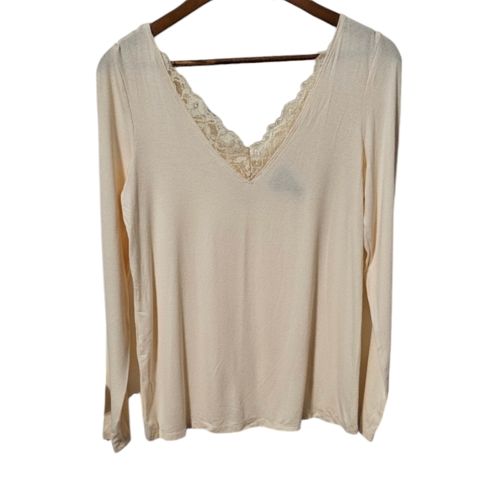 Day Trip by Buckle | Ivory Long Sleeve with Lace, V-neck w/string back